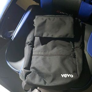 Vevo Bookbag